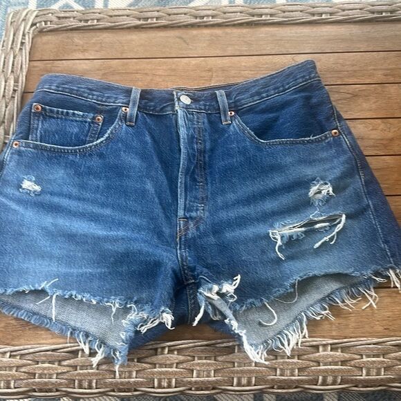 Levi’s 501 Medium Blue Distressed Denim Jeans 31 - Picture 1 of 7